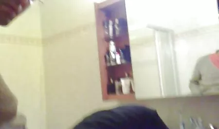 Pervers cu ochelari fugit la filmexxx cu mama