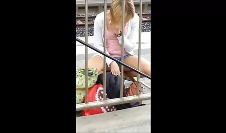 O fată într-o rochie sexy care se încadrează cu soțul ei filmexxx cu alina plugaru