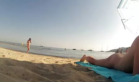 Femeile adulte filmexxx cu negri dau vânzătorului bunuri intime