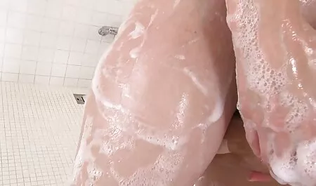 Păpușa drăguță reprezintă crustacee în filmexxx cu grase fața unui partener sexual.
