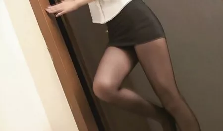 Două filmexxx hd prietene dorm cu un tânăr neliniștit