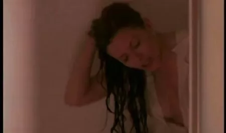 Vine între doi sâni filmexxx rominesti