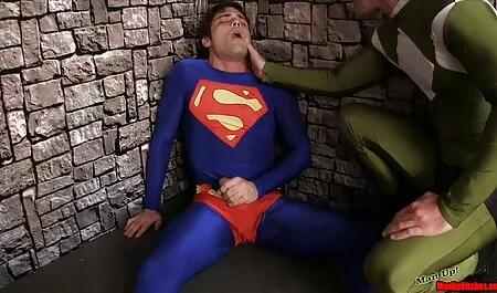 Sex cu filmexxx cu amatori o femeie pe jumătate beată.