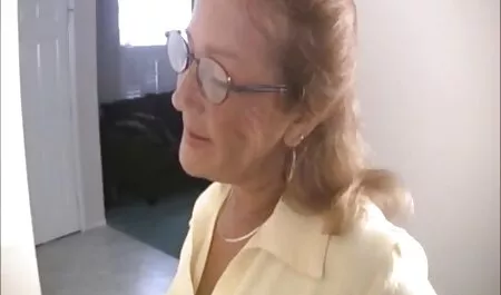 Se masturbeaza aproape filmexxx cu mame vitrege