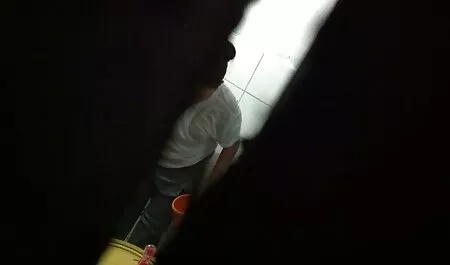 Blonda cedat filmexxx blonde în șantierele navale abandonate