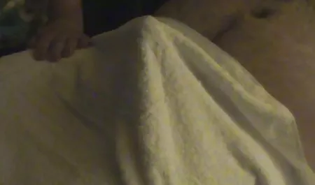 Fată atractivă cu umeri filmexxx cu femei maritate largi, cu un puternic