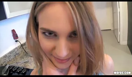 Bronzata papusa filmexxx virgine nu este gata pentru sex anal