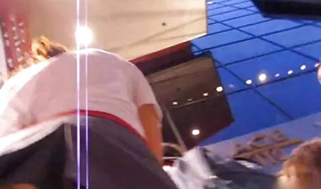 Elevii își lipesc buzele în falusul mare și produc o mulțime de spermă. filmexxx cu fete virgine