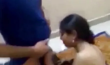 Actrița drew și-a filmexxx cu babe întins picioarele în vestiar.