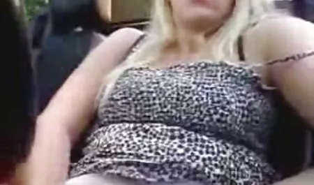 Tânăra blondă a fost de acord filmexxx cu mama să facă sex cu un străin.