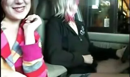Rusoaica sarind pe un filmexxx cu lezbi penis mare