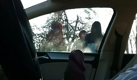 Frumoasa așezat într-un filmexxx cu profesoare loc separat și cu nerăbdare suge pula de vecinii animate