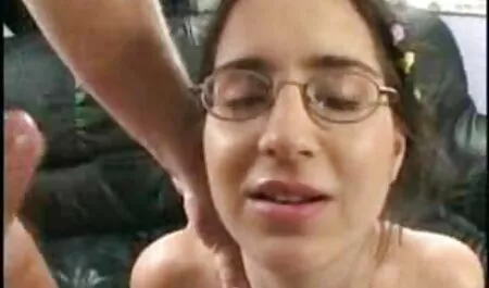 Tras la epuizare, bruneta devine puternic sperma filmexxx gratuite aruncata pe fata