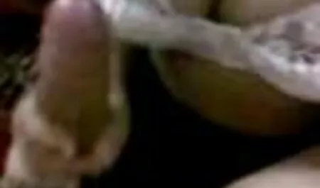 Bărbatul filmexxx lesbiene i-a oferit blondei un sentiment plăcut de orgasm.
