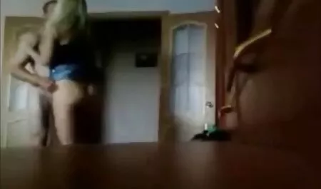 Doamna se fute cu un mesager filmexxx cu lesbiene